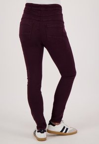 JE M'APPELLE JOGG - Jeans Skinny Fit - bordeaux