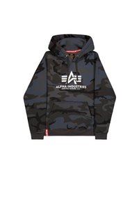 Fekete és kék kamuflázs kapucnis pulóver elülső zsebbel, húzósapkával és fehér "ALPHA INDUSTRIES" logóval a mellrészen. Puha szövettextúra.