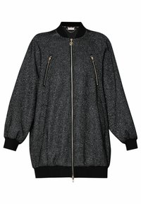 Giubbotto bomber nero con filo metallico, tasche con zip, polsini e orlo a coste. Presenta un colletto e una chiusura lampo frontale. Tessuto morbido e testurizzato.