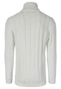 Pullover color crema a maglia cable con colletto alto e maniche lunghe. Presenta un motivo testurizzato e polsini e orlo a coste.