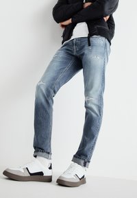 Replay WILLBI PANTS - Džíny Straight Fit - medium blue