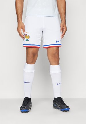 Hvite Nike fodboldshorts med rød og blå kant, prydet med det franske nationalemblem og to guldstjerner. Bæres med hvide sokker og sorte fodboldstøvler.