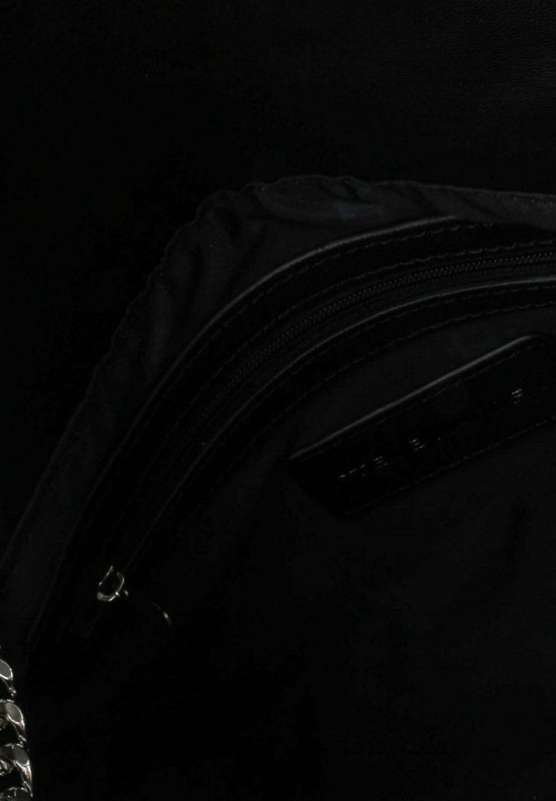 Damen Handtaschen | Steve Madden BBELZER Umhängetasche black/black denim - KZ00225 Damen Handtaschen | Steve Madden BBELZER Umhängetasche black/black denim - KZ00225