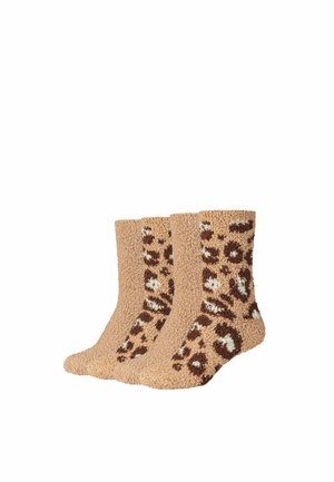 Tre par bløde beige sokker, to med ensfarvet og et par med brun og hvid leopardprint.