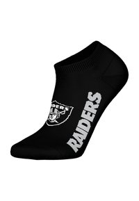 Černá kotníková ponožka vyrobená z elastického materiálu s bílým logem "Raiders" a štítkem na straně.