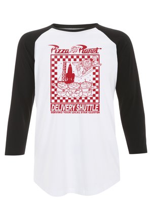 Baseball-style shirt met een witte lichaamskleur en zwarte raglanmouwen. Bevat een rode grafiek van pizza en karakters, met de tekst "Pizza Planet Delivery Shuttle."