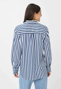 Gestreepte blouse in marineblauw en wit, met een button-down kraag, lange mouwen en een relaxte pasvorm met een afgeronde zoom.
