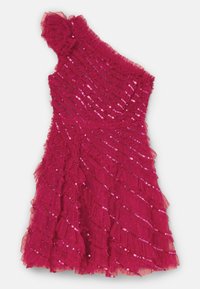 Robe rose vif à une épaule avec des volants texturés et des paillettes, dotée d'un corsage froncé et d'une jupe à couches pour plus de volume.