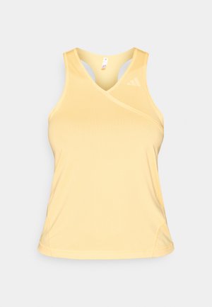 Geel atletisch tanktop met een mesh-structuur, voorzien van een kruiselings ontwerp aan de voorkant, racerback en een subtiel Adidas-logo linksboven.