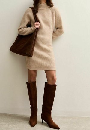 Strickkleid - camel