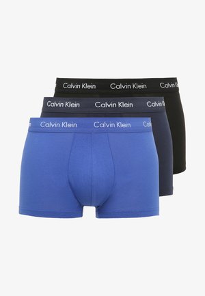 Kolm paari meeste bokserpükse. Värvid: sinine, tumesinine ja must. Igal on logo vöö, millel on nimi "Calvin Klein." Pehme ja veniv kangas.