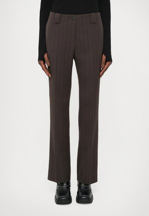 STRAIGHT SUITPANT PINSTRIPE  - Nadrágok - brown
