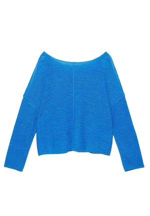 Pull en tricot bleu vif à manches longues, col bateau large et coupe décontractée, présenté à plat sur fond blanc.