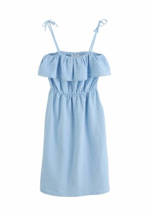Robe bleu clair décolletée avec encolure élastique à volants, bretelles ajustables et taille froncée, fabriquée en tissu texturé.
