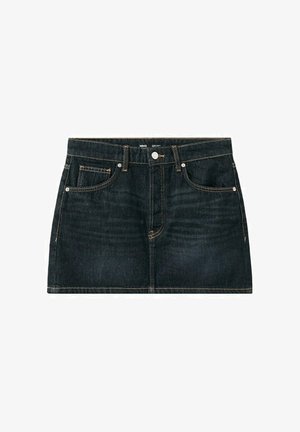 Fustă mini din denim albastru închis, cu buzunare frontale, găuri pentru curea și închidere cu nasture.