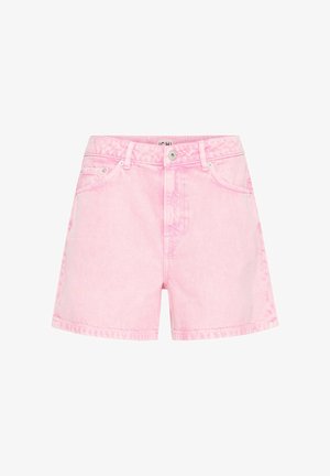 Ružové rifľové šortky s predným gombíkom, zipsom, pútkami na opasok a vreckami, zobrazené na bielom pozadí.