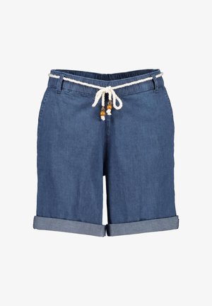 Shorts di denim blu con orlo arrotolato, fascia elastica in vita e cintura di corda bianca con perline di legno sulla parte anteriore.