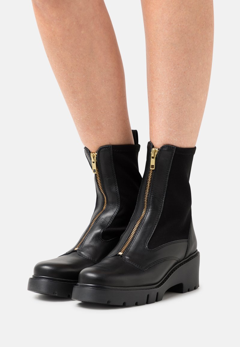 unisa boots femme