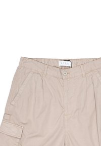 Pantaloni cargo beige con pieghe, vita elastica, chiusura con bottone e tasca laterale. Tessuto morbido con una texture liscia.