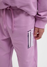 Hummel TUKAS - Pantalon de survêtement - smoky grape