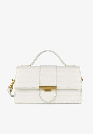 Sac à main en simili cuir blanc avec un motif crocodile texturé, une poignée supérieure, des accessoires en métal doré et une bandoulière amovible.
