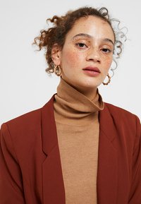 ONLY ONLCRISTEL CREOLE EARRINGS 5 PACK - Brincos - gold-coloured