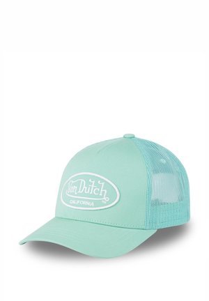 Gorra trucker verde menta con visera curva, paneles laterales de malla y un logotipo blanco bordado destacado que dice "Von Dutch CALIFORNIA".