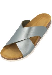 Sandalia deslizante de imitación de cuero plateado con correas entrecruzadas, plantilla acolchada, suela de corcho marrón y base de goma blanca para tracción.