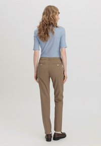 hessnatur REGULAR - Chino - camel