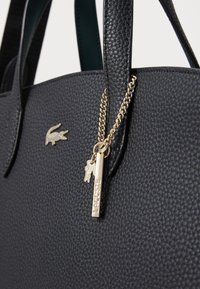 Lacoste TOP HANDLE BAG - Sac à main - noir