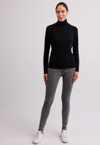 CASH-MERE CASH-MERE ROLLKRAGEN PULLOVER - Strickpullover - schwarz