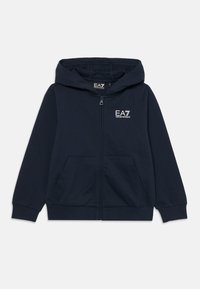 Felpa con zip di colore navy realizzata in tessuto morbido, caratterizzata da una tasca a marsupio, polsini a costine e un piccolo logo bianco sul petto.