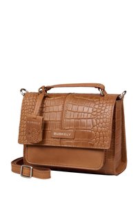 Borsa a tracolla in pelle color tan con texture a coccodrillo, dotata di chiusura a patta e tracolla regolabile. Etichetta del marchio attaccata.
