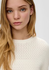 QS MIT MUSTER - Strickpullover - creme