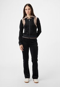Fila APPAREL ADRIANO SLIM VELOUR TRACK - Kevyt takki - black-taupe gray
