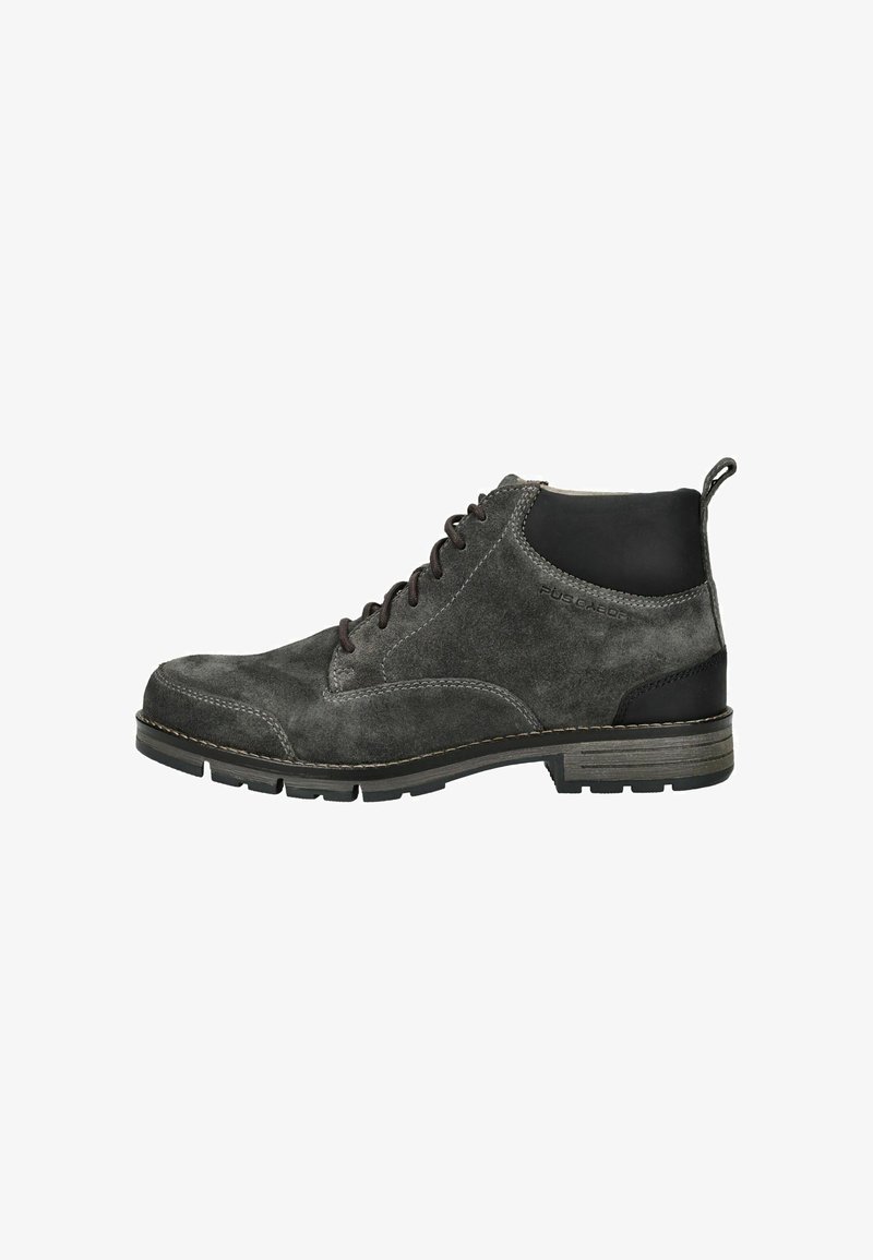 Botas de tobillo de ante gris con acentos de cuero negro, punta redondeada, diseño con cordones y superficie texturizada, que cuentan con una suela de goma resistente.