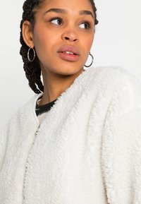Weekday ALINA PILE JACKET - Casaco de inverno - beige