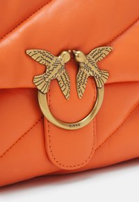 Pinko LOVE PUFF CLASSIC - Schoudertas - orange