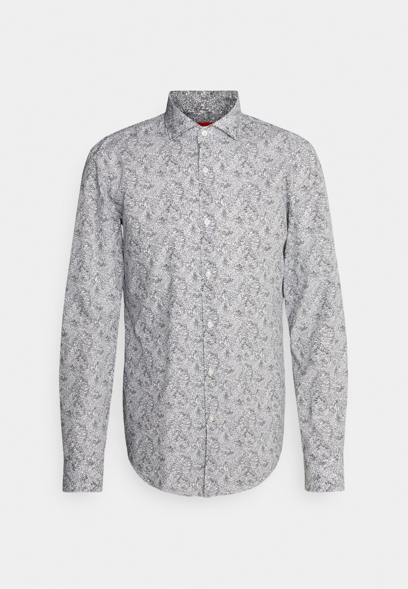 Chemise à manches longues boutonnée avec motif floral complexe noir et blanc et col pointu sur fond uni.