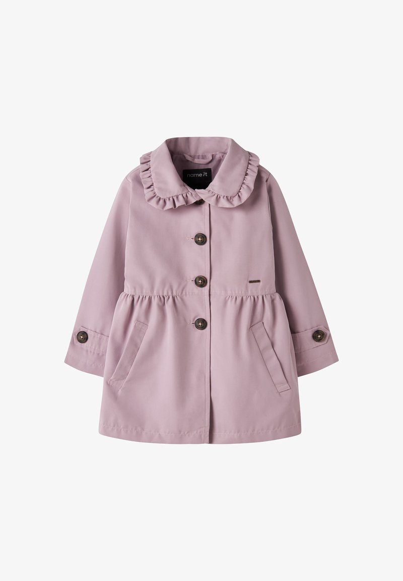 Παιδικό παλτό ανοιχτό μωβ με γιακά με πιέτες, τέσσερα κουμπιά μπροστά, δύο πλαϊνές τσέπες και μανσέτες με κουμπιά.