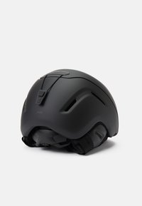 Mattschwarzer Helm mit aerodynamischer Form, Belüftungskanälen, verstellbaren Riemen und einem sicheren Verschluss. Besitzt eine glatte, strukturierte Oberfläche.