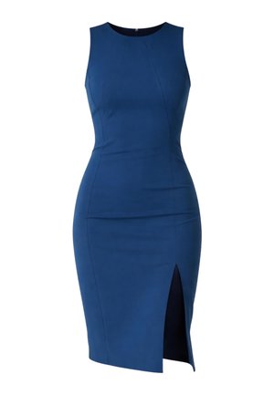 Vestito bleu senza maniche, aderente e lungo fino al ginocchio, con scollo rotondo e spacco frontale sul lato destro.