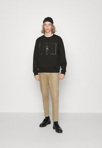 Calvin Klein Jeans MONOLOGO BOX CREW NECK - Melegítőfelső - black