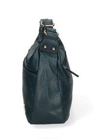Borsa a tracolla in pelle blu scuro con finitura testurizzata, caratterizzata da una chiusura con zip, accessori in tono oro e una tracolla regolabile e rimovibile.