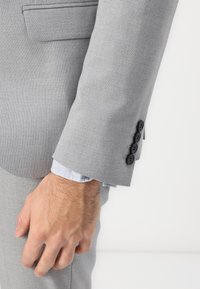 Isaac Dewhirst THE FASHION NOTCH SUIT SLIM - Κοστούμι - grey