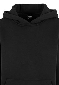 Hanorac negru cu glugă și buzunar frontal tip cangur, pliat cu grijă, arătând gulerul și partea de sus a glugii.