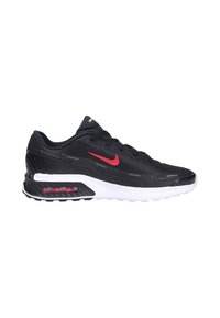 Chaussures Nike Air Max en mesh noir avec une finition texturée, dotées d'une semelle blanche, d'accents rouges et d'une unité de coussin d'air visible.