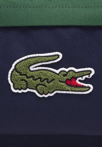 Lacoste CORE SOLID - Cartable d'école - dark blue/green