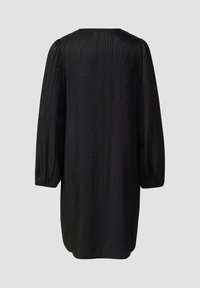 Schwarzes, langärmeliges Kleid mit strukturiertem Wellenmuster, Rundhalsausschnitt und gerafften Bündchen. Leichter Stoff mit lockerem Schnitt.