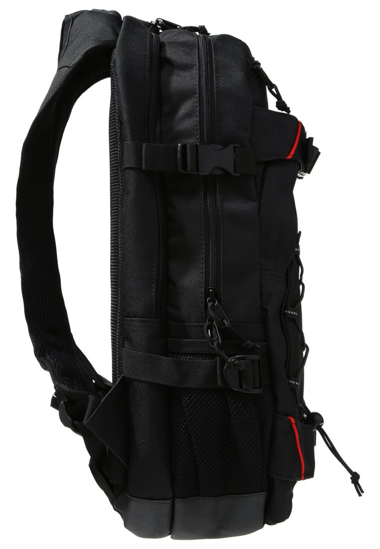 Forvert Ice Louis Rucksack – Stylischer Boardcatcher Mit 25 Liter Volumen In Schwarz